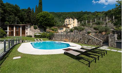 Villa con limonaia con piscina e vista lago