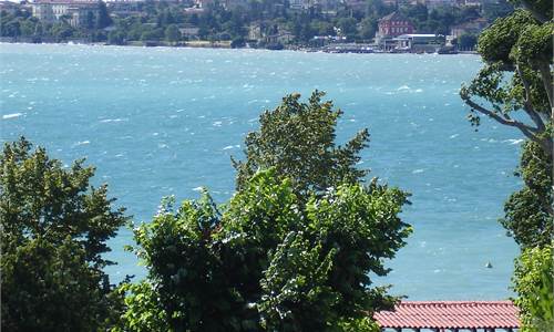 Attico vista lago fronte spiaggia